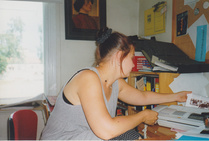 Maikki toimistossaan Porissa vuonna 1998.