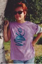 T-paitamuotia vuodelta 1993. Mallina Anne.