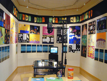 Animaationäyttely Porin kirjastossa 2002.