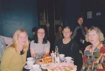 Maikki Kantola ja Laura Seppi Pietarissa White Nights festivaalilla vuonna 1999.