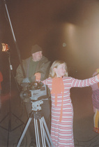 Videootit oli mukana Taiteilija koulussa -projektissa. Helo ohjaa videotyöskentelyä fiktiokurssilla.