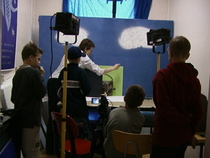 Munkkipossu -animaatioleiri Talo 45:ssä kesällä 2001. Johanna Rantonen ohjaa lapsia.