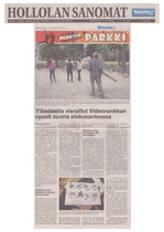 14.11.2012 Hollolan Sanomat - Yläasteella vieraillut Videovakkuri opasti nuoria elokuvanteossa.
Videovankkuri Hollolan yläasteella.