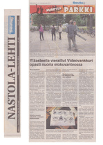 14.11.2012 Nastola-lenti  -  Yläasteella vieraillut Videovakkuri opasti nuoria elokuvanteossa.
Videovankkuri Hollolan yläasteella.