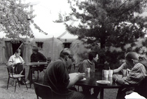 Festivaalilla tarjottiin joka vuosi osallistujille ruokaa. Vuosi 1996.